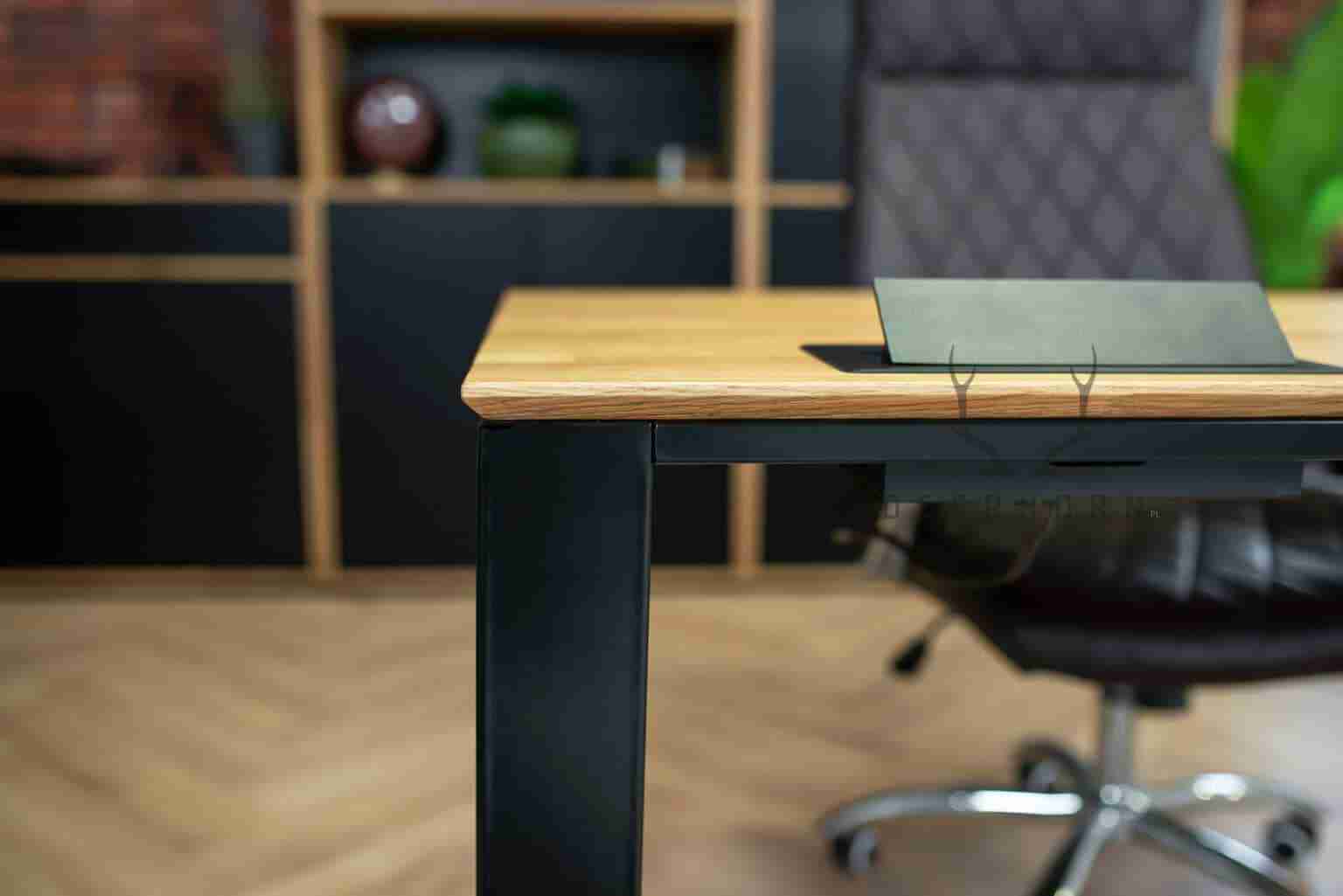 Klasyczne biurko z podciętym blatem 140x70 Loft Office Slim