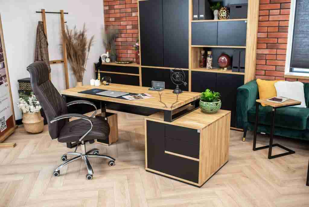 Biurko loft z drewna i metalu. Biurko z osłonami pod blatem