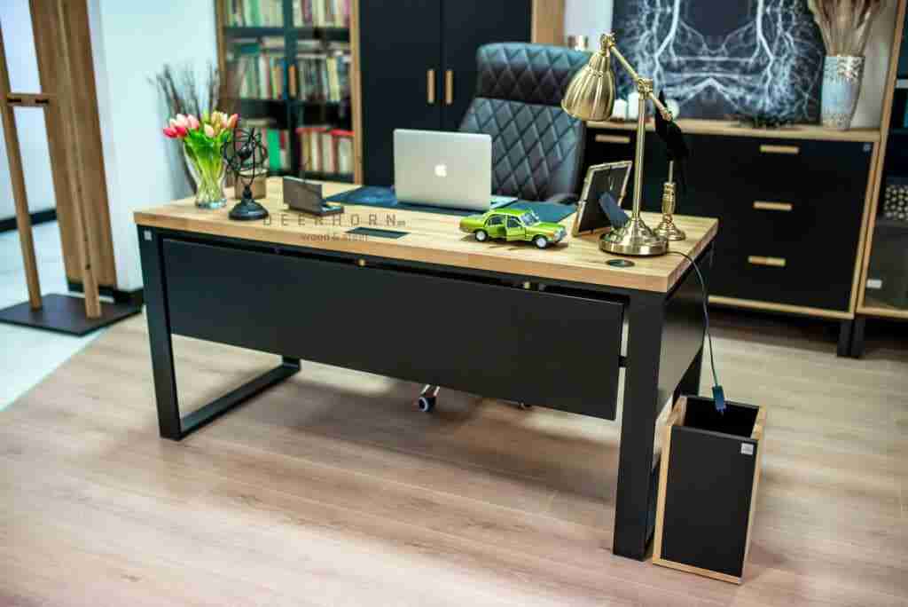 Biurko loft z drewnianym blatem na metalowych nogach 😍