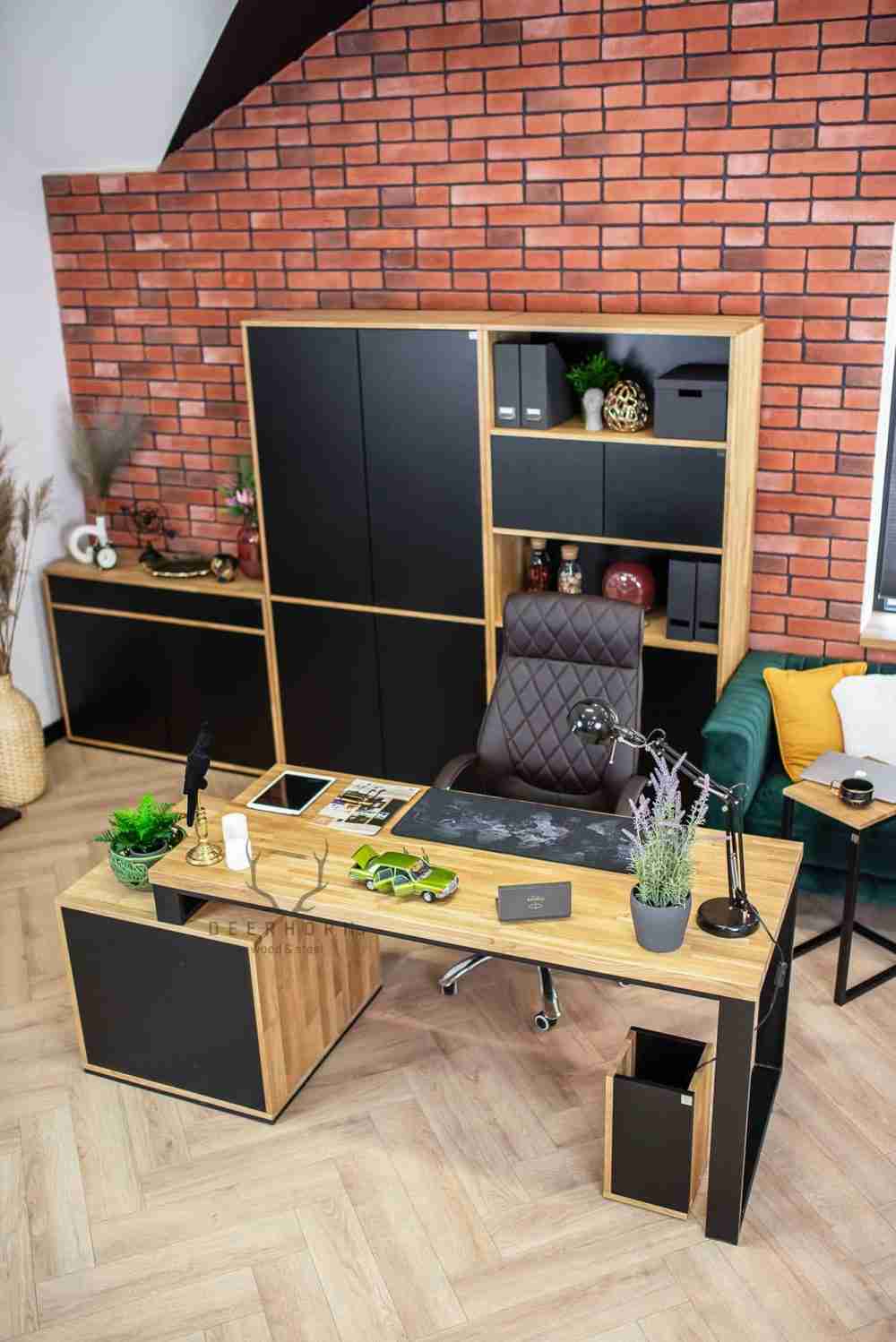 Biurko loft z drewna i metalu. Biurko z osłonami pod blatem