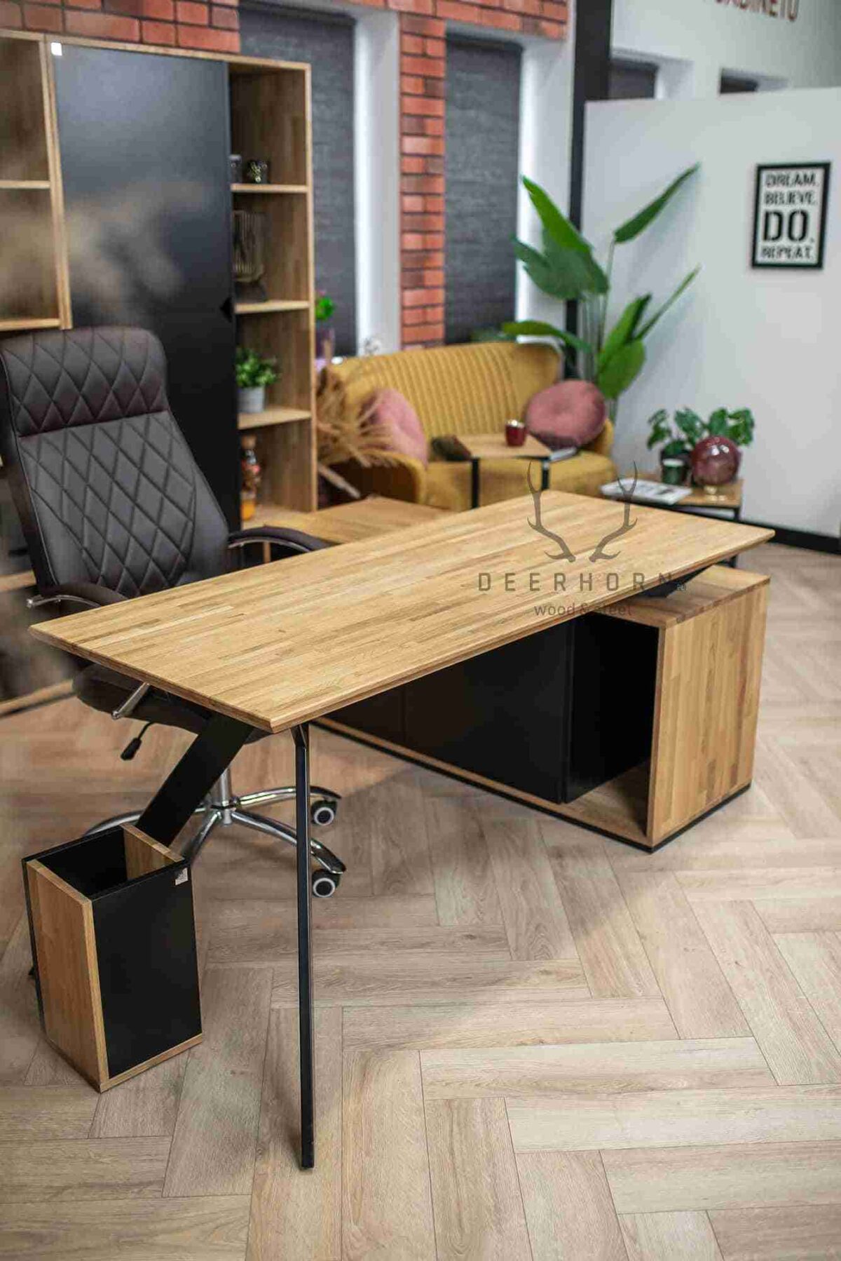 Biurko narożne loft z drewnianym blatem Deerhorn Active.