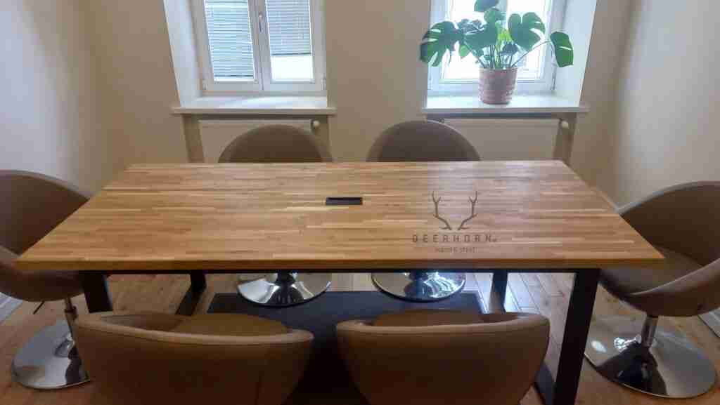 stół loft z drewnianym blatem