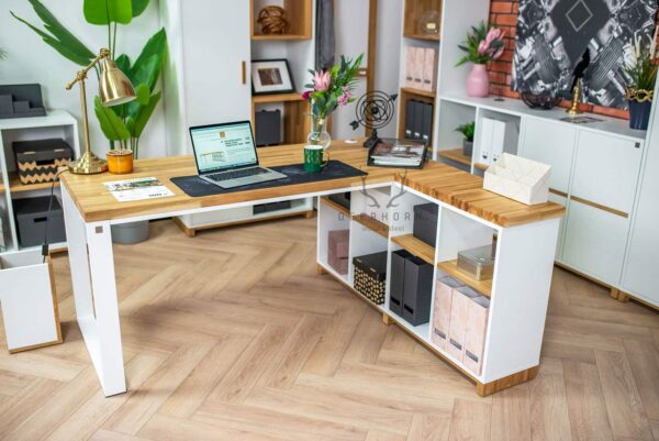 praktyczne drewniane biurko