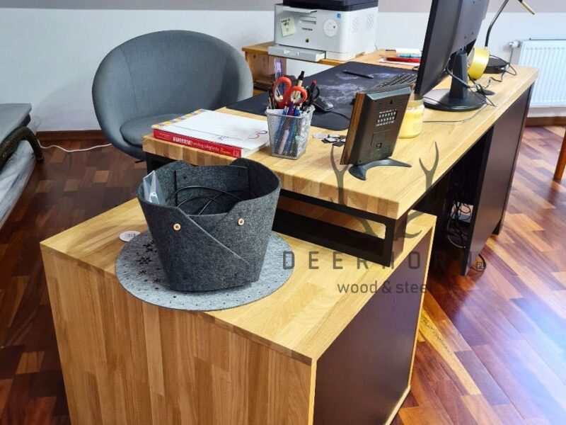 biurko z litego drewna nowoczesne