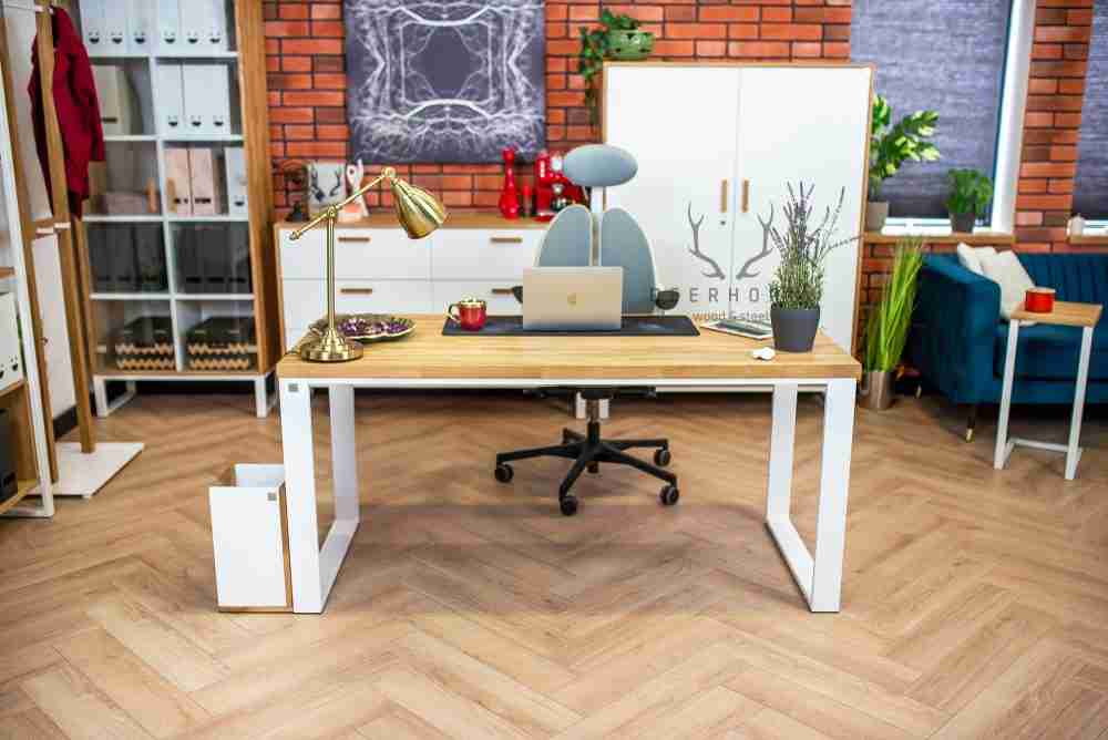 Białe biurko w stylu loft, skandynawskim do biura, gabinetu