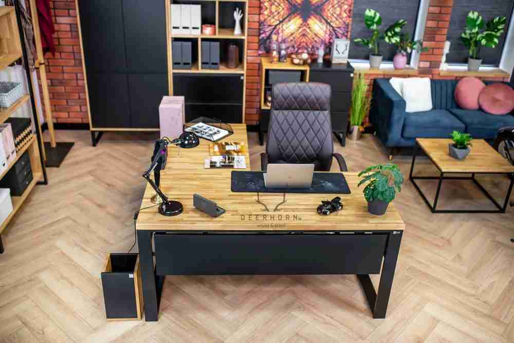 Biurko narożne z kontenerkiem i osłoną maskującą pod blatem Loft Office ...