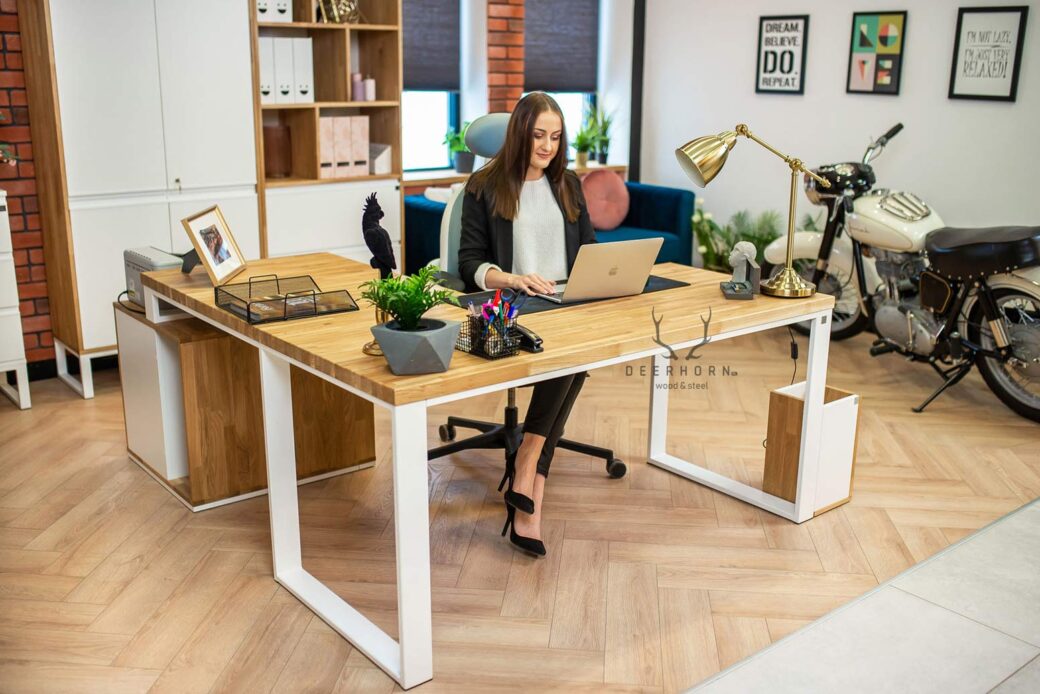 Biurko narożne z kontenerkiem dla poprawy ergonomii pracy