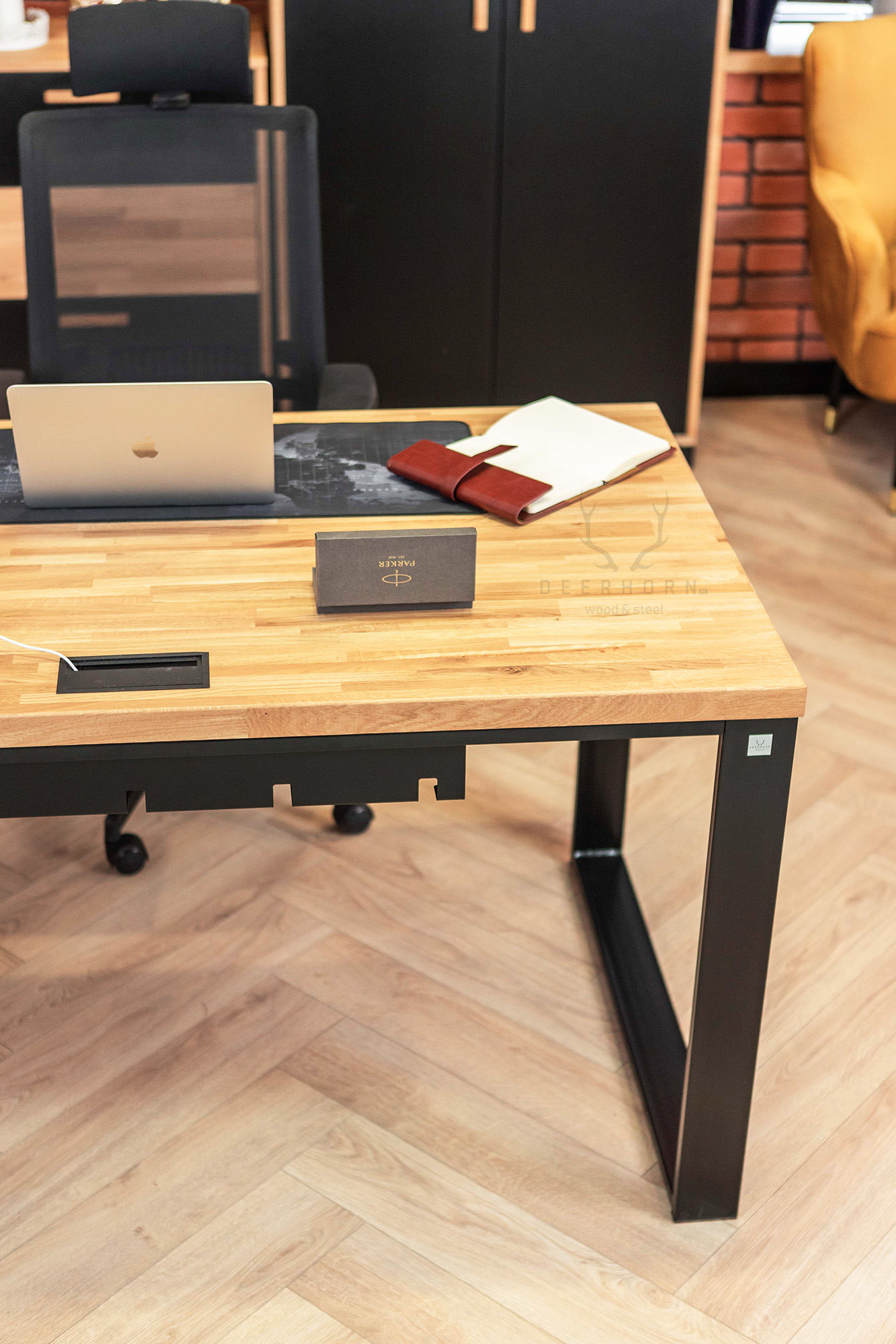 nowoczesne biurko