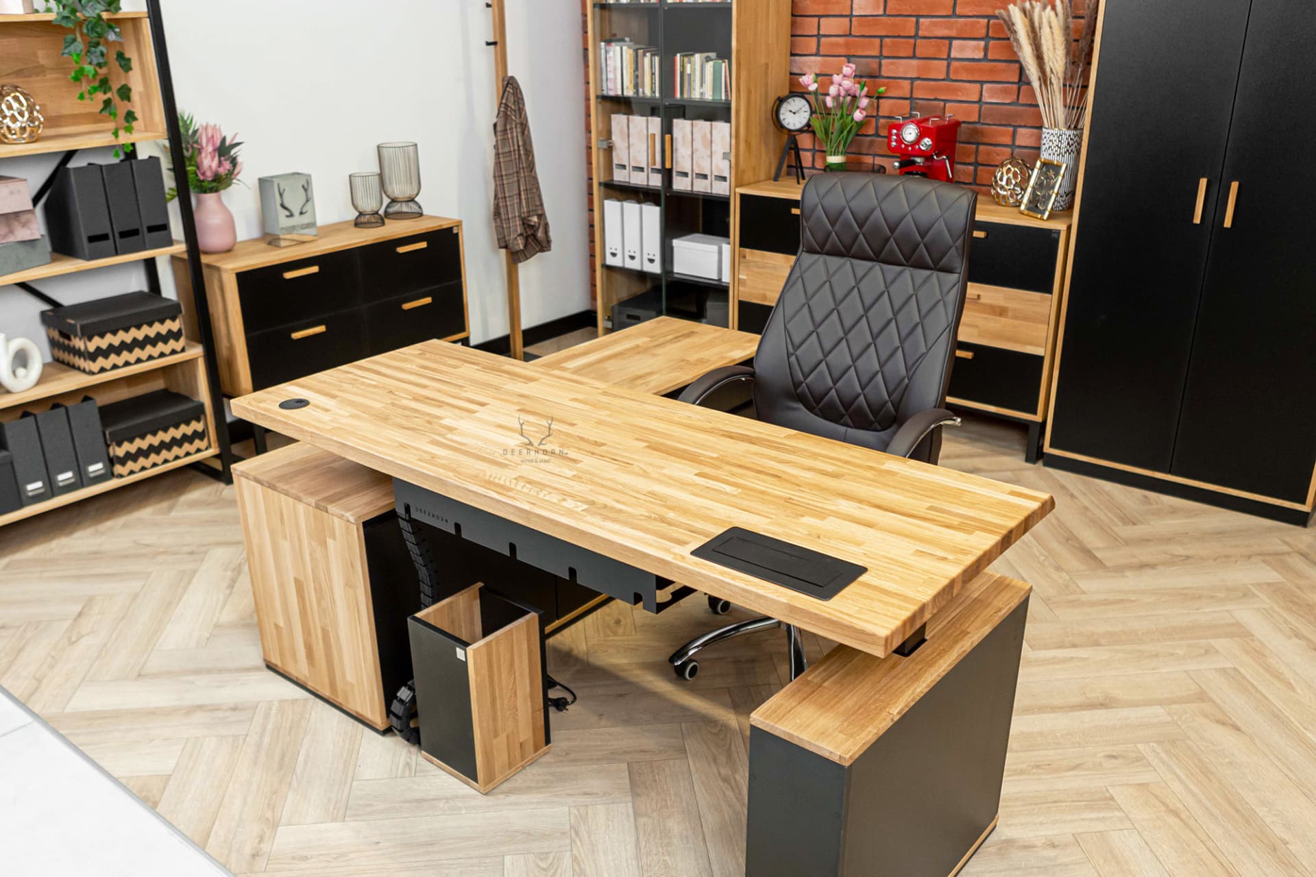 designerskie biurko z litego drewna