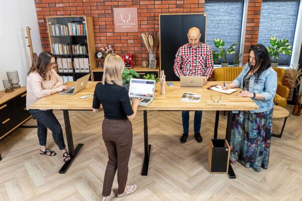 stół konferencyjne wysoki