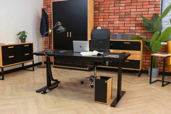 biurko czarne regulowane do pracy siedzącej