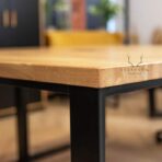 gruby, drewniany blat