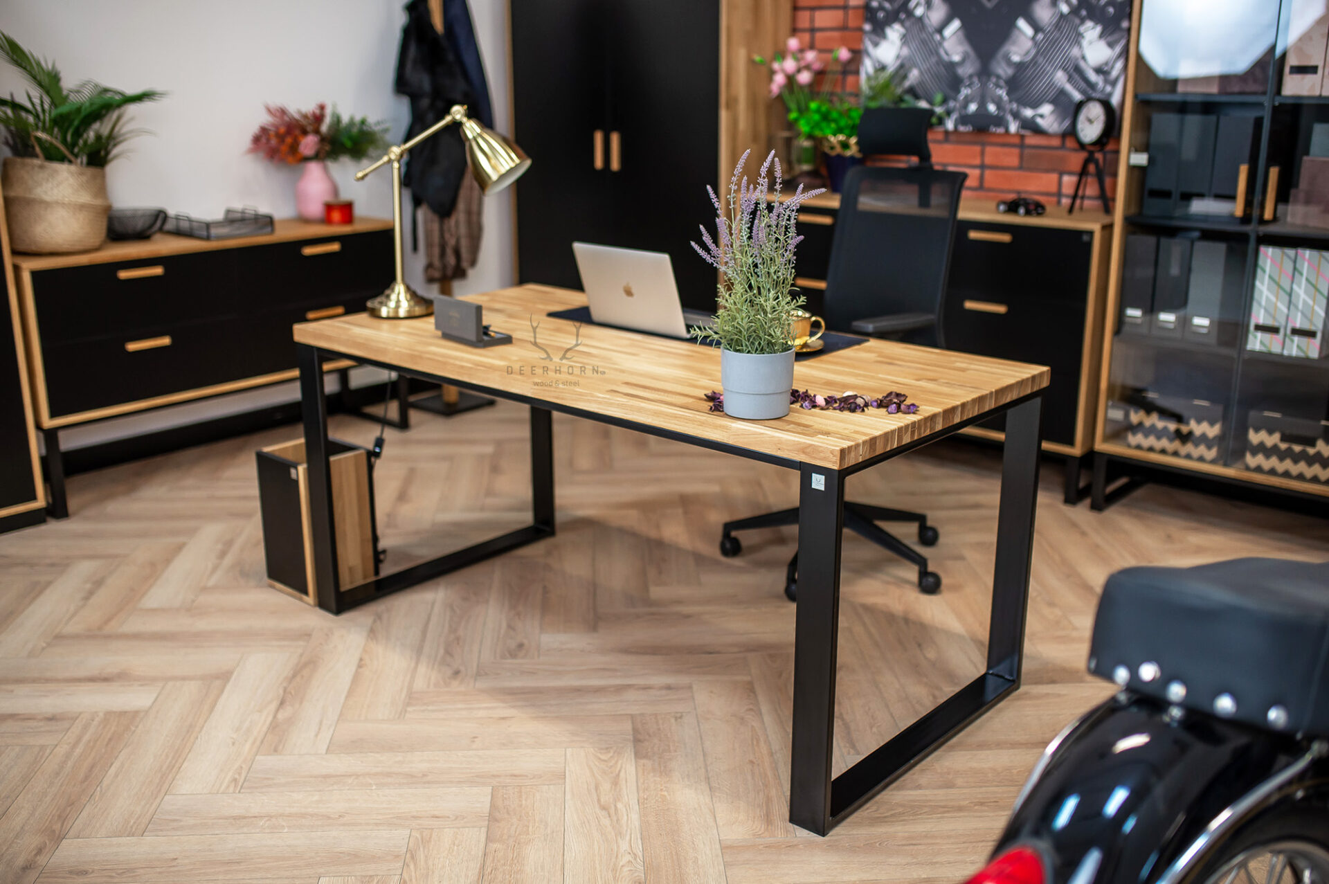 Schreibtisch 160 schwarz mit Holzelementen