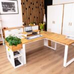 biurko w stylu modern