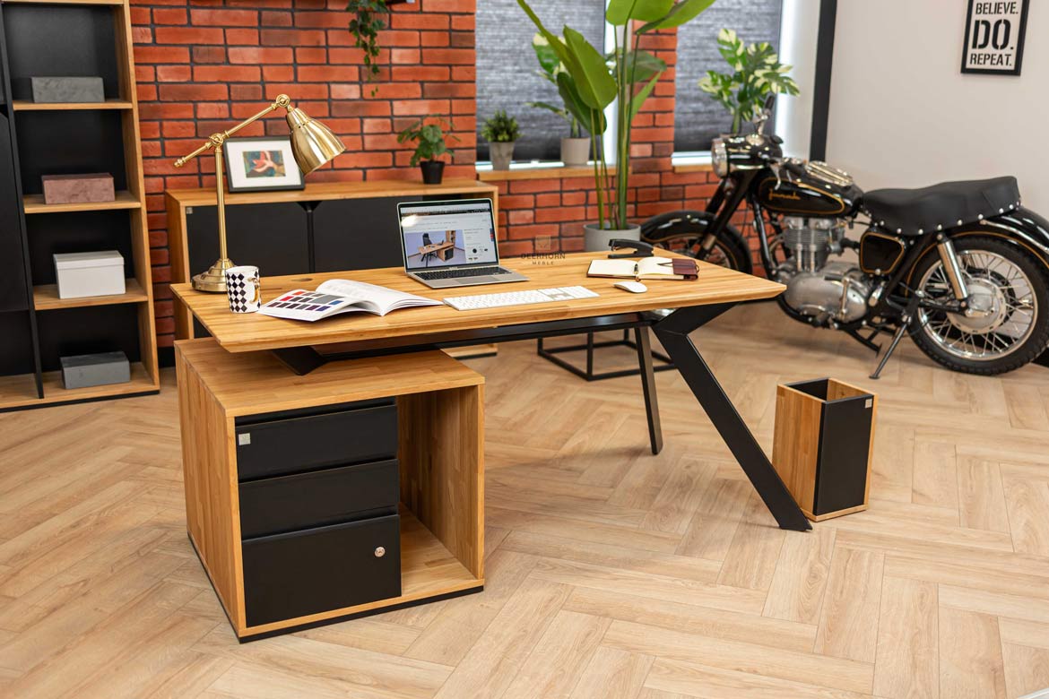 biurko krótkie z drewna