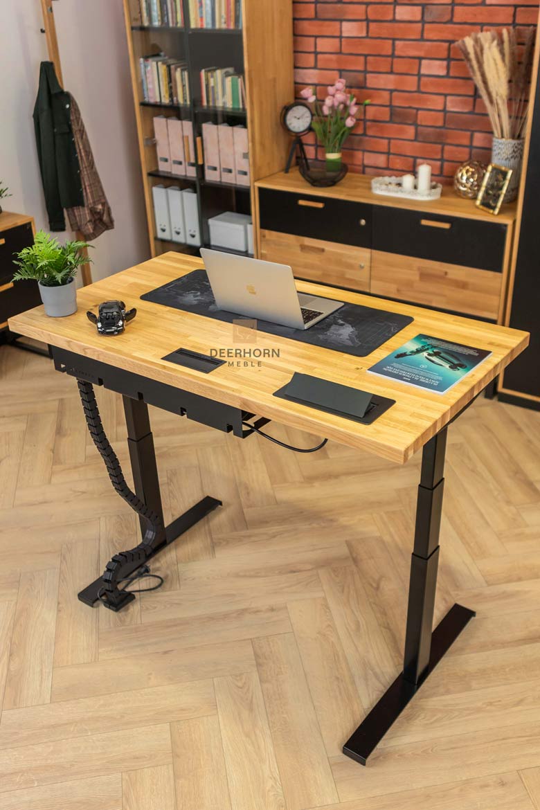 biurko z regulacją wysokości do pracy stojącej