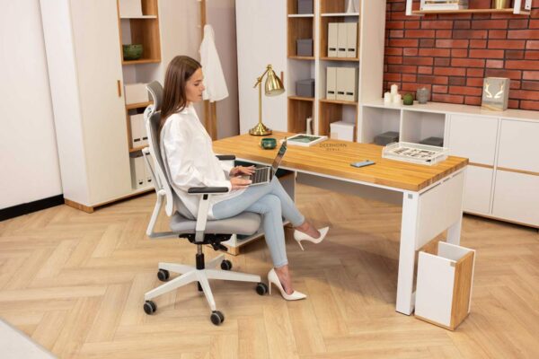 biurko białe dla kobiety doi pracy
