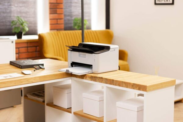 biurko z miejscem na drukarkę