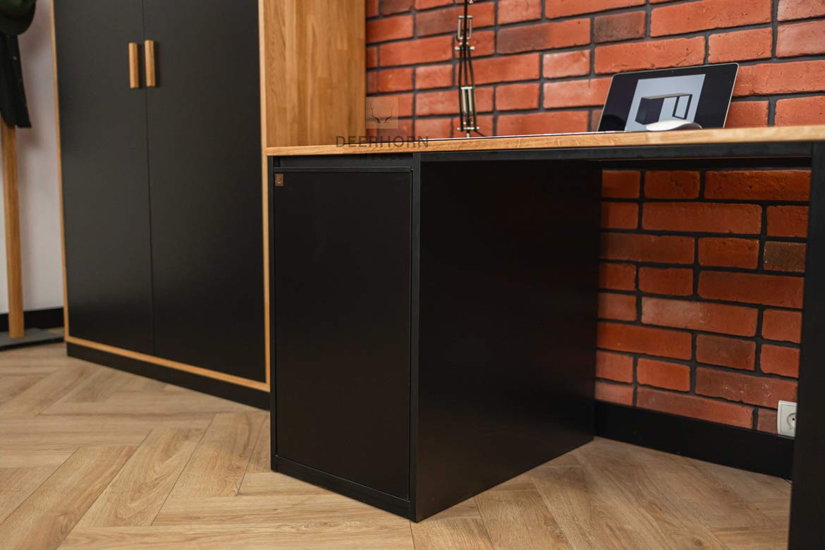 biurko małe z funkcjonalną szafką w kolorze czarnym