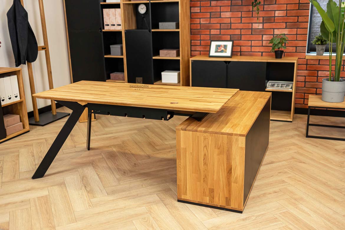 biurko z drewna dębowego
