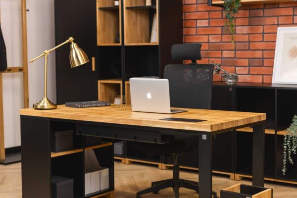 czarne designerskie biurko