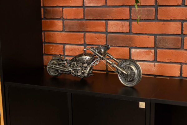motocykl z metalu do biura prezesa