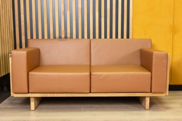 sofa biurowa brązowa z drewnem