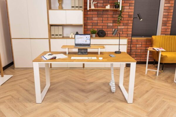 białe biurko do biura z drewna i metalu