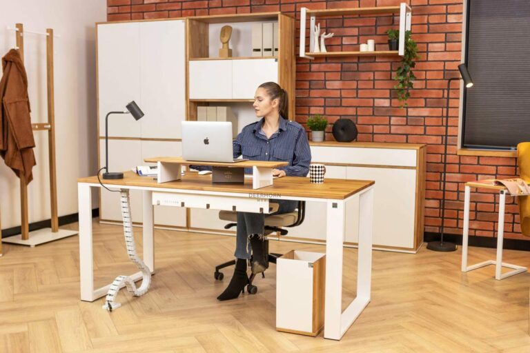 biurko skandynawskie białe z drewnianym blatem