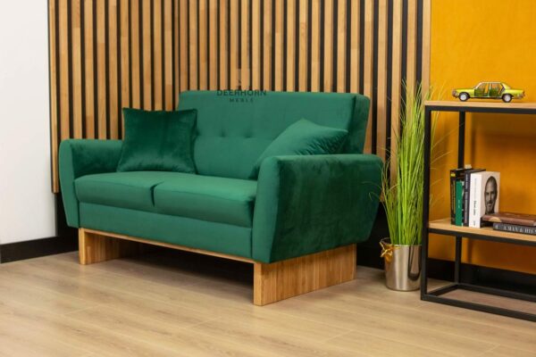 mała sofa z materiału w kolorze zielonym