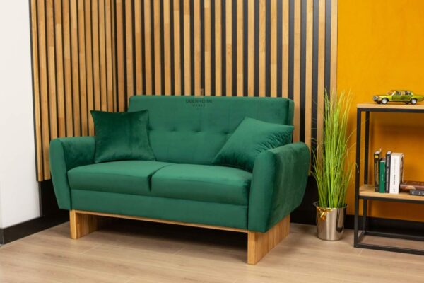 sofa welurowa w kolorze butelkowej zieleni