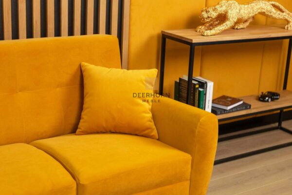 sofa żółta z poduszkami