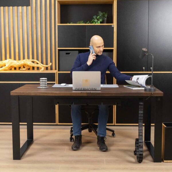biurko biurowe gabinetowe z brązowym blatem