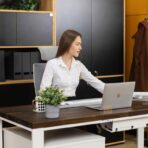 biurko drewniane białe do pracy