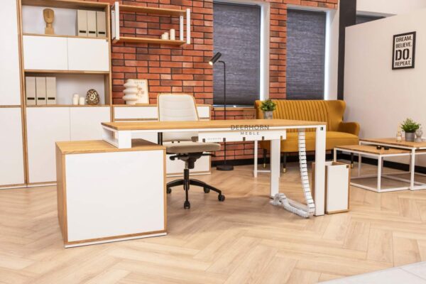 biurko z szafkami i szufladami w kolorze białym z drewnem