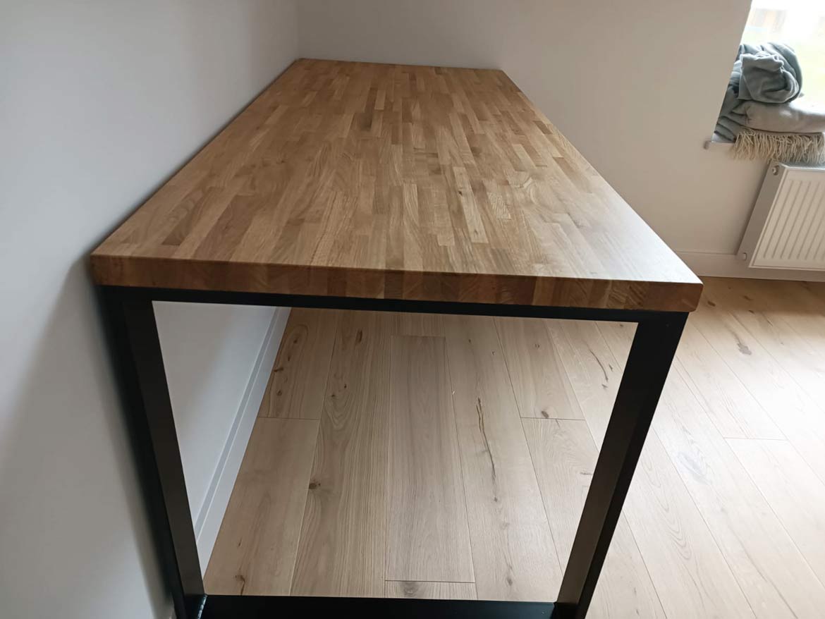 drewniane biurko