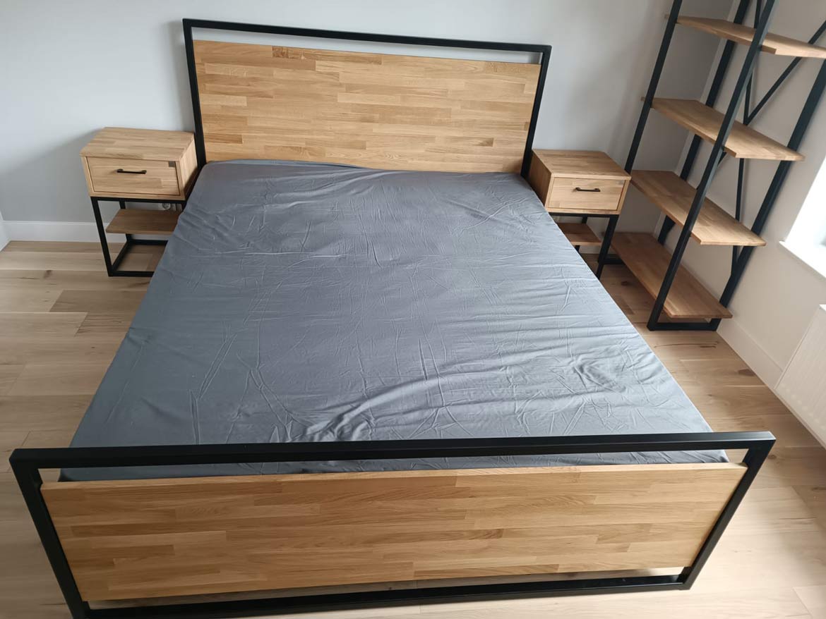 duże łóżko do pokoju