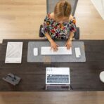 biurko heban do pracy w biurze