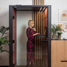 budka akustyczna do rozmów biznesowych