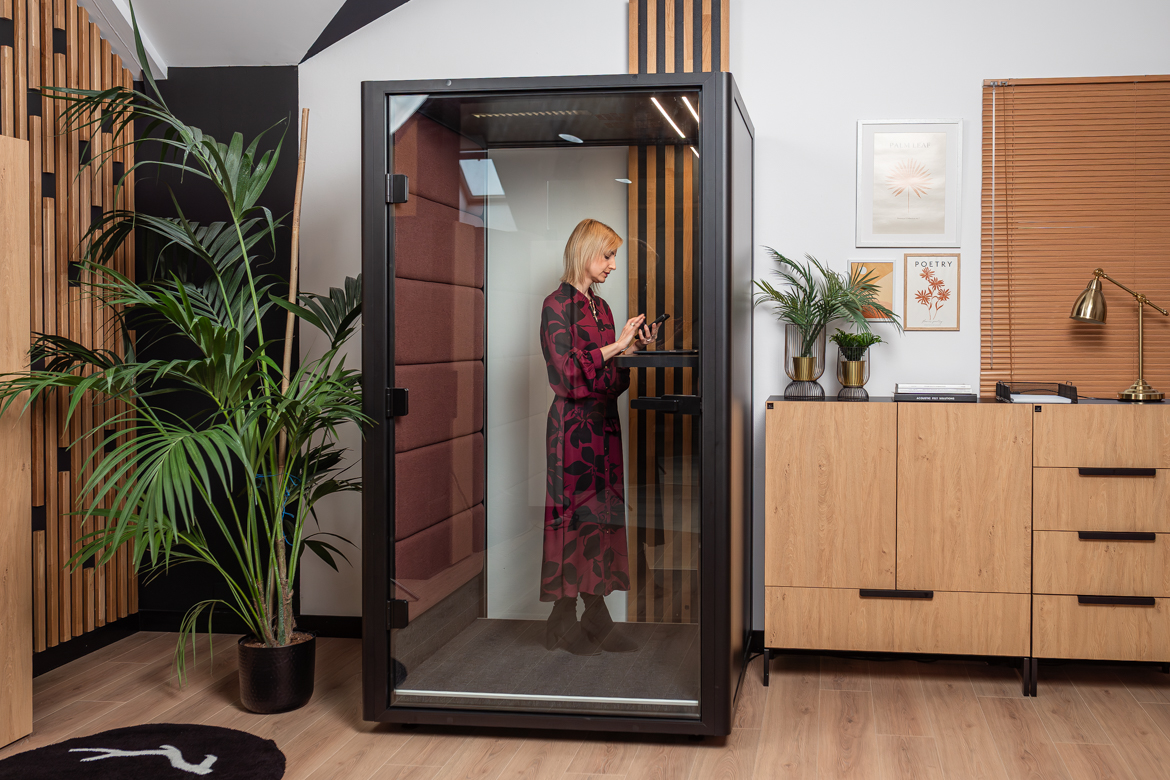 kabina-do-pracy-w-ciszy-w-biurze kabina do pracy w ciszy w biurze