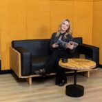 stolik kawowy na jednej nodze