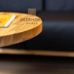 stolik z drewnianym blatem