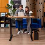 biurko do kreatywnej pracy studentów