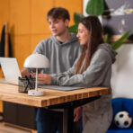 biurko elektryczne do pokoju młodzieżowego