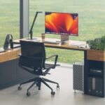 biurko narożne czarne z drewnem do biura I home office