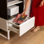 biała komoda z szufladami