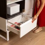 komoda z białymi frontami