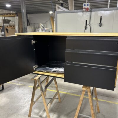 Powiększony kontenerek do biurka