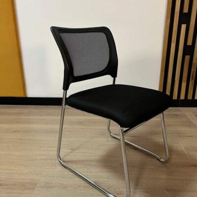 Krzesło do biura i sal konferencyjnych, czarne