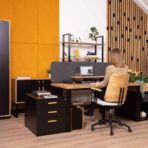 biurko z detalami premium